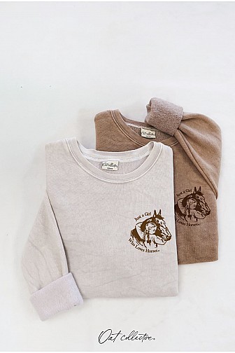 JUST A GIRL WHO LOVES HORSES MINERAL GRAPHIC SWEATSHIRT