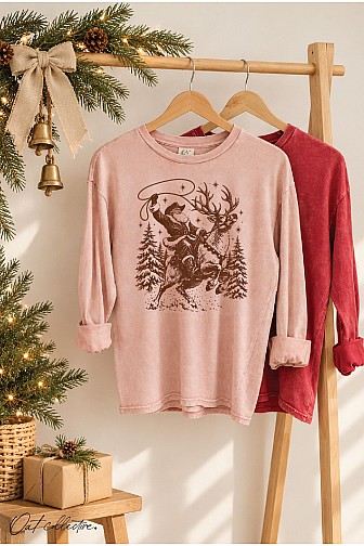 COWBOY SANTA REINDEER MINERAL WASHED LONG SLEEVE GRAPHIC