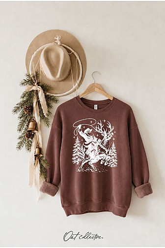 COWBOY SANTA REINDEER GRAPHIC SWEATSHIRT